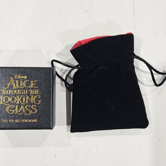 Disney Alice Through the Looking Glass Necklace and Compact Set - Picture 7 of 9